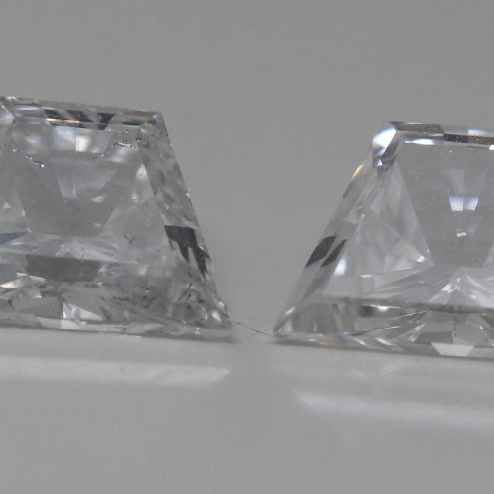 A Pair Of Trapezoid Natural Loose Diamonds (1.386 Ct G Si3) C52000021